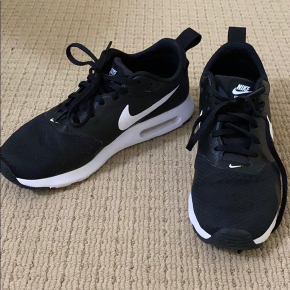 nike air black shoes